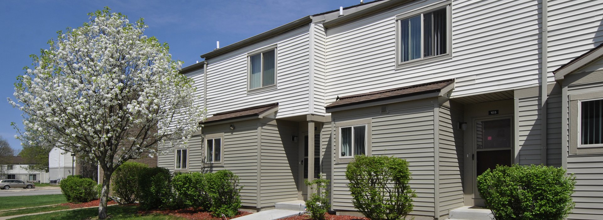 Front view of cadillac shores apartment